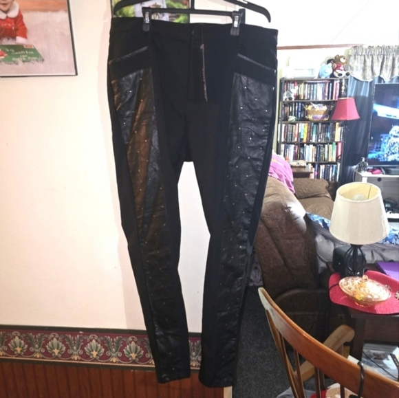 NWT CITY CHIC BLACK STUDDED SKINNY JEANS 18 - Picture 1 of 4